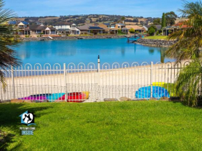 Lake Front - Tropical Retreat at Encounter Bay!